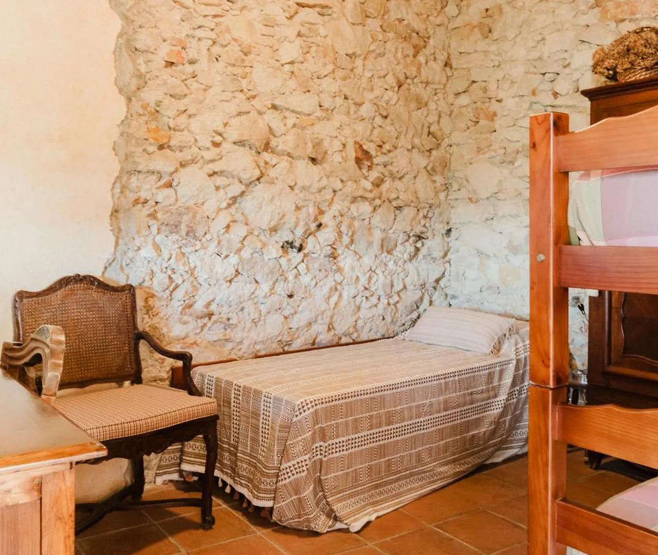 Casa Rural Con Jacuzzi En Centro Historico De Pals Holiday home