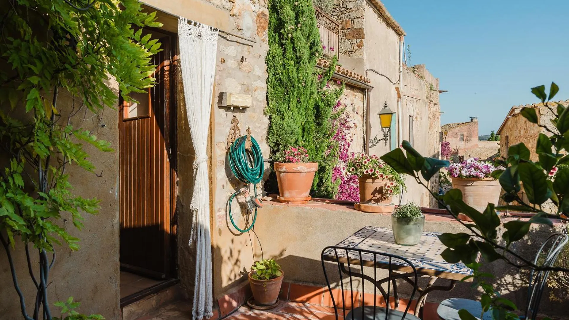 Casa Rural Con Jacuzzi En Centro Historico De Pals Holiday home
